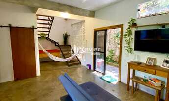 Imagem: Casa Duplex com 4 Quartos e Sótão à Venda