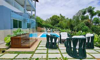 Imagem 2: Casa Triplex de Alto Padrão em Condomínio Fechado com Vista Mar e Acesso Privativo à Praia