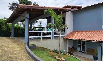 Imagem 7: Casa Triplex de Alto Padrão em Condomínio Fechado com Vista Mar e Acesso Privativo à Praia