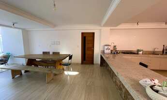 Imagem: Casa Duplex à Venda com 5 Quartos no Bairro