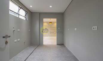 Imagem 2: Apartamento reformado amplo totalmente com muito Sol e muitas Luz natural de seus janelões