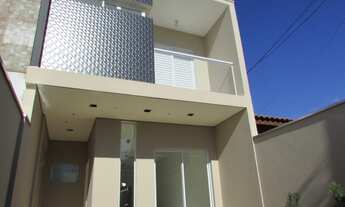 Imagem: Lindo sobrado no Parque Jambeiro, novo