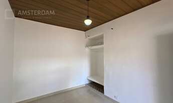 Imagem 4: Edícula para locação anual, com entrada privativa e vaga de garagem para casal sem filhos