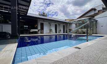 Imagem: Casa de luxo em condomínio à venda em