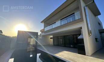 Imagem 2: Casa de Alto Padrão no Maitinga em Condomínio Fechado, 4 suítes com piscina privativa