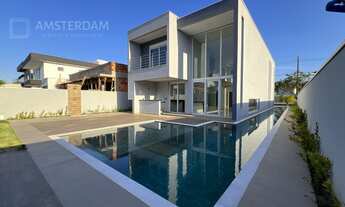 Imagem 5: Casa de Alto Padrão no Maitinga em Condomínio Fechado, 4 suítes, 247m², com piscina privat