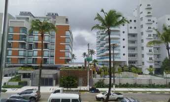 Imagem 3: Apartamento na Riviera com varanda gourmet envidraçada com vista para o mar