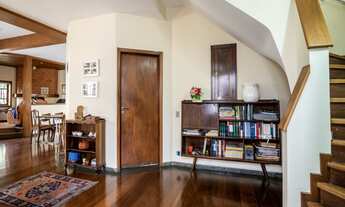 Imagem 2: Casa Espetacular de 4 quartos no Jardim das Bandeiras, São Paulo-SP - 300m², 2 suites, 3 s