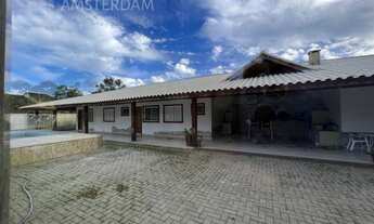 Imagem: CASA À VENDA COM FUNDOS AO RIO JAGUAREGUAVA