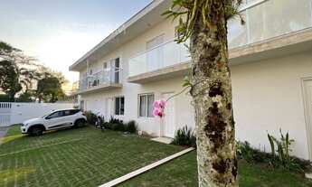 Imagem 2: Casa no indaiá com 3 dormitórios, perto da praia, com duas vagas de garagem e duas suítes