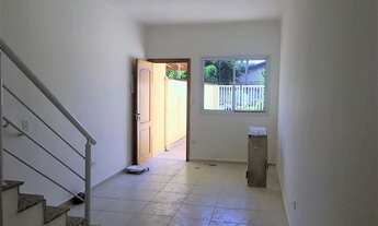 Imagem 3: SOBRADO GEMINADO NO TUDE BASTOS 2 DORMITÓRIOS, SACADA, LAVABO, QUINTAL E 2 VAGAS NA GARAGE