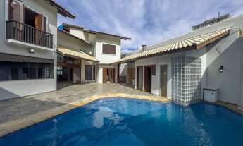 Imagem 2: Imperdível Casa à Venda em Praia Grande-SP, Canto do Forte: 5 Quartos, 5 Suítes, 2 Salas