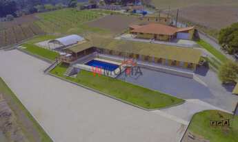 Imagem 2: Chácara de Alto Padrão em Guararema-SP: 7 Dormitórios, 2 Suítes, 2 Salas, 4 Banheiros, 7 V