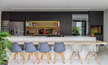 Imagem: Casa de alto padrão em condomínio, 4 quartos