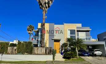 Imagem: Casa de luxo em condomínio no Botujuru