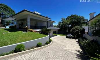 Imagem: 3 dormitórios, 2 banheiro, 4 vagas na garagem