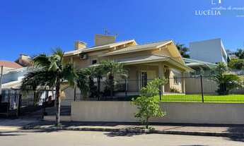 Imagem: 3 dormitórios, 1 suítes, 3 banheiro, 4