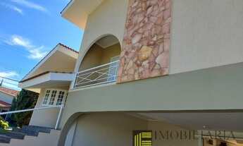 Imagem 3: LUXO E CONFORTO: ALUGUE AGORA UMA ESPETACULAR CASA EM CONDOMÍNIO COM 04 SUÍTES E PISCINA!