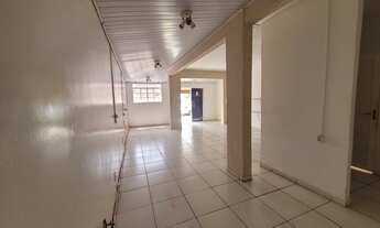 Imagem 5: ALUGUE JÁ: ESPAÇOSO SALÃO COMERCIAL COM DOIS BANHEIROS NO BAIRRO SANTOS DUMONT!