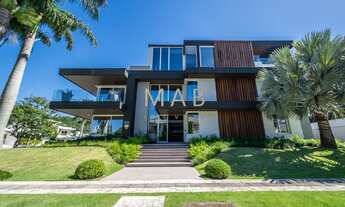 Imagem 2: Casa de Altíssimo Padrão com 4 Pavimentos à Venda em Jurerê Internacional, Florianópolis S