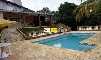 Imagem: CASA COM PADRÃO DE CHÁCARA NO CENTRO DA