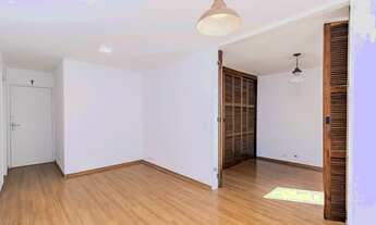 Imagem 4: Locaçao de Apartamento na Consolaçao com 43m², 1 dormitório, sala bem iluminada com vara