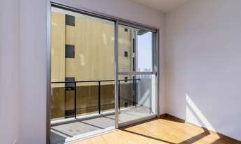 Imagem 3: Locaçao de Apartamento na Consolaçao com 43m², 1 dormitório, sala bem iluminada com vara