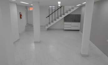 Imagem 2: Aluguel de Depósito de 110 m2, no Cambuci, Entrada única / fechadura eletrônica; 2 salões