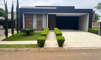 Imagem: Imponente Casa em Condomínio à Venda em