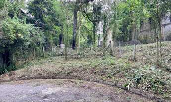 Imagem: Terreno amplo e verde no tranquilo Jardim