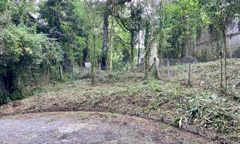 Imagem 2: Terreno amplo e verde no tranquilo Jardim Monjolo/Barreirinha