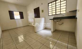 Imagem 2: CASA COM ENTRADA INDEPENDENTE COM VAGA DE GARAGEM, 01 DORMITÓRIO SALA E COZINHA, PRÓXIMO D