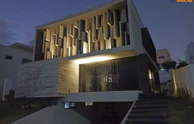 Imagem 2: Casa Duplex para Venda, 4 Suítes, 5 Banheiros, Área Total de 300 m², em Condomínio Fechad