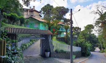 Imagem: Casa com 6 dormitórios a venda no bairro