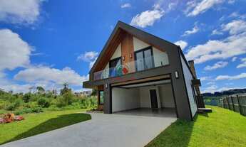 Imagem 3: Casa nova e mobiliada 3 dormitórios a venda em Gramado próxima ao Centro em lote com duas