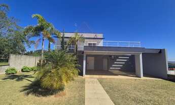 Imagem 2: Imperdível Casa à Venda em com 3 Quartos, 2 Suítes e 258m² de Área - Confira Agora!