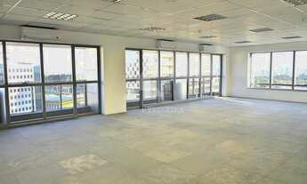 Imagem: Sala com ar-condicionado e piso elevado