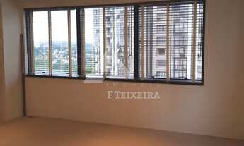 Imagem 4: Sala prontas para ocupação, com piso elevado, forro, luminárias e ar-condicionado em Alpha