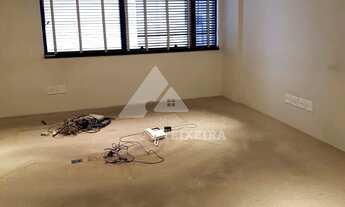 Imagem 5: Sala prontas para ocupação, com piso elevado, forro, luminárias e ar-condicionado em Alpha