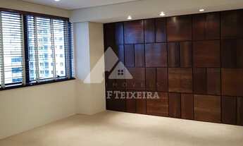 Imagem 6: Sala prontas para ocupação, com piso elevado, forro, luminárias e ar-condicionado em Alpha