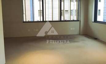 Imagem 7: Sala prontas para ocupação, com piso elevado, forro, luminárias e ar-condicionado em Alpha