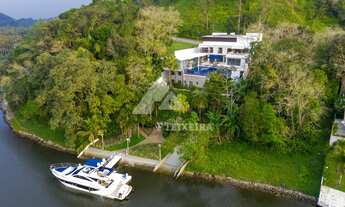 Imagem: Mansão com barco, em condomínio fechado