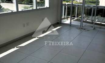 Imagem: Sala disponível para locação, em frente