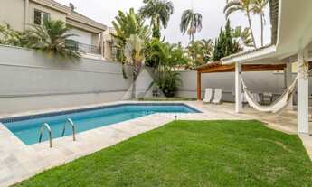 Imagem 3: Sobrado reformado, com ampla área de lazer, à venda, no Residencial 11, em Alphaville