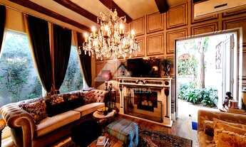 Imagem: Mansão com escritório e biblioteca, à