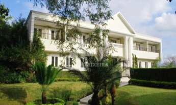 Imagem: Mansão, com quadra de tênis oficial, perto