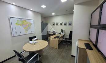 Imagem 3: Sala de 170 m², decorada e mobiliada, disponível para locação no Alpha Green, em Alphavill