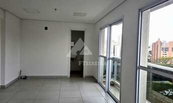 Imagem: Sala disponível para locação, em frente