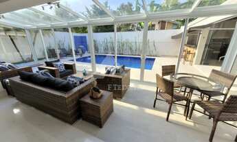 Imagem: Mansão com design moderno à venda no residencial