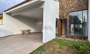 Imagem 2: Casa à venda em Umuarama-PR, bairro Zona I-a: 3 quartos, 1 suíte, 1 sala, 2 banheiros, 1 v